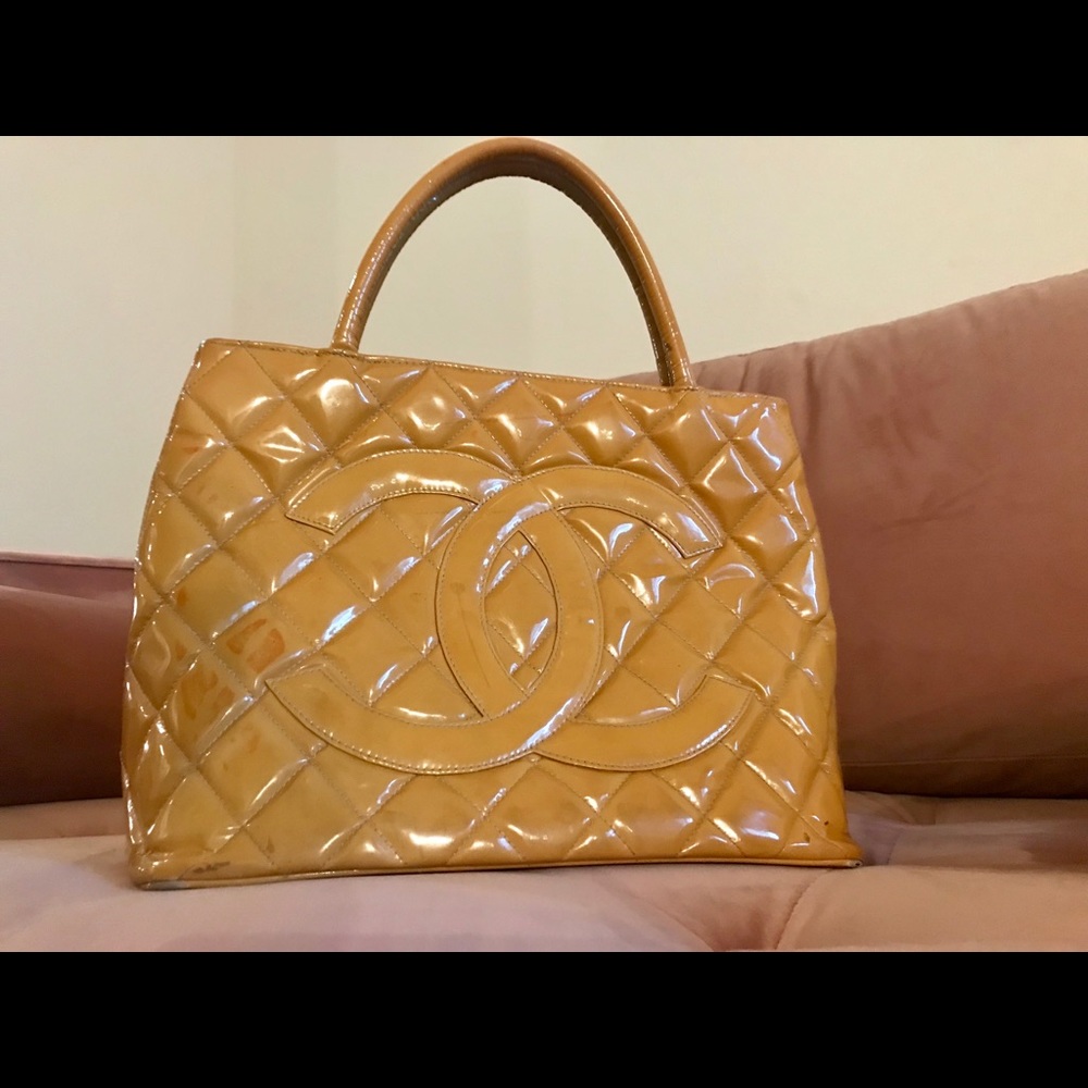100% Authentic • CHANEL • Vintage Medallion